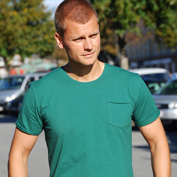 Maßgeschneidertes T-Shirt in grün